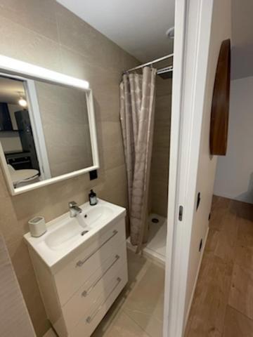 Saint-Germain-En-Laye: Grand Studio En Centre Ville A 2 Minutes Du Rer Екстериор снимка